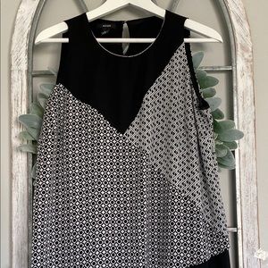 Alfani black and white sleeveless blouse